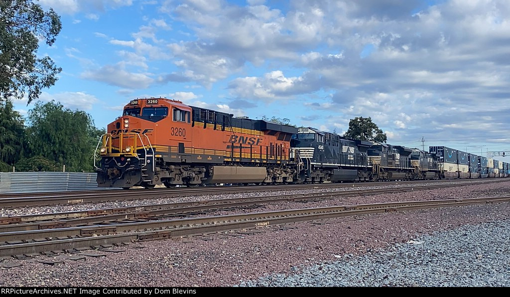 BNSF 3260